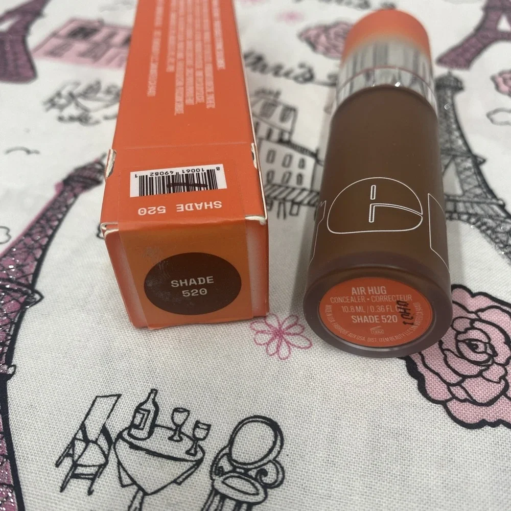 ITEM Beauty by Addison Rae, Air Hug Concealer, Medium-to-Full Coverage SHADE 520